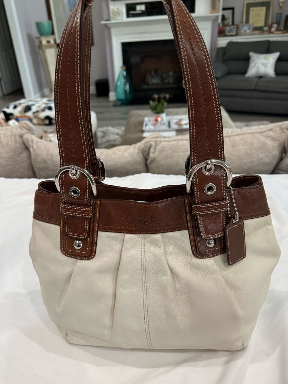 Coach Soho Ivory & Brown.Pleated Leather Shoulder Bag. Scuffs Look at PHOTOS - Picture 2 of 13